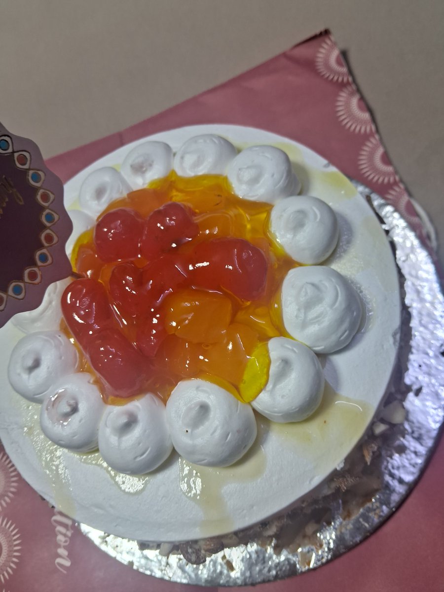 _no__offense_'s tweet photo. @SwiggyCares hey swiggy cares,you dont care!
Change your name
I have ordered truffle cake and i got this vanilla..and you are saying that u r not able to refund????? Whats the issse??? https://t.co/Z01uELaBRS