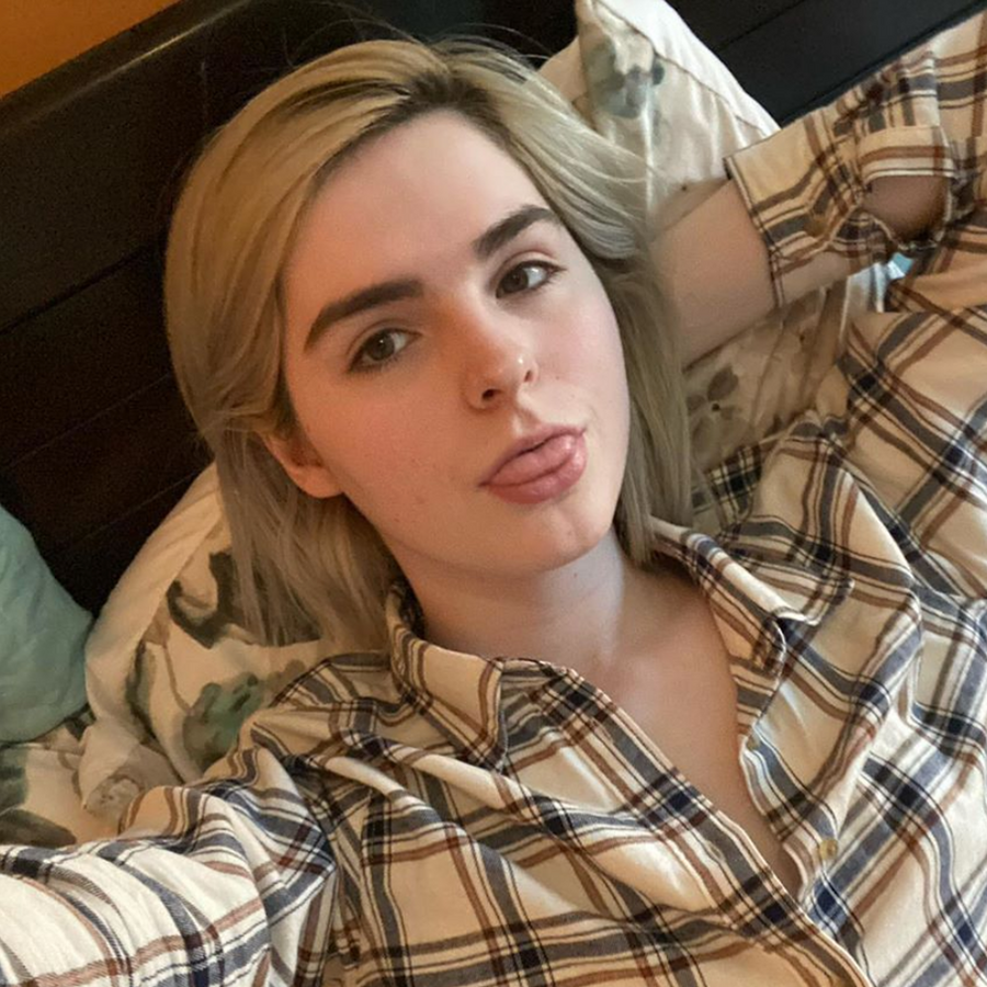 Ella Hollywood tweet media