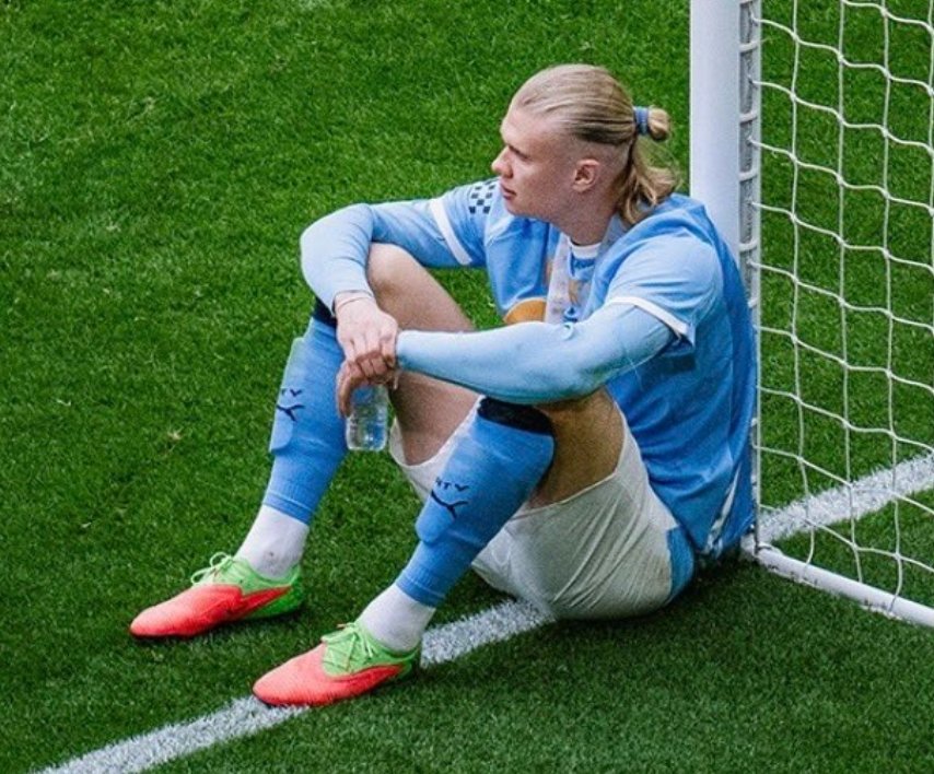 Mazzc92's tweet photo. @LandODSilva This is basically you watching Kane succeed. Cry more. https://t.co/er09nagNnC
