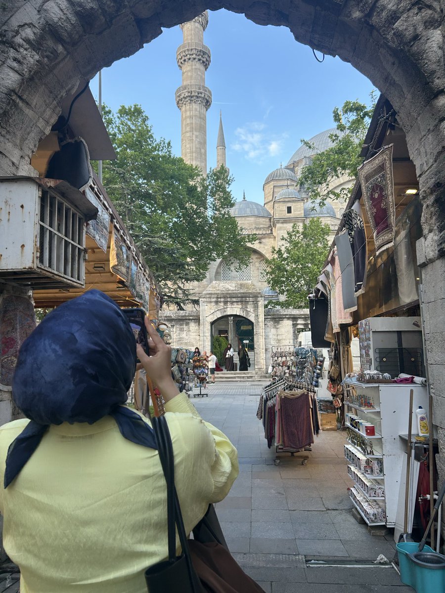 Cagla0_00's tweet photo. “Hadi gel yıkalım şu Süleymaniye’yi desen iki kazma kürek, iki de ırgat gerek. Ancak hadi gel yapalım şunu geri desen bir Sinan bir de Süleyman gerek.” 
M. Akif Ersoy https://t.co/ypNWnpjETQ