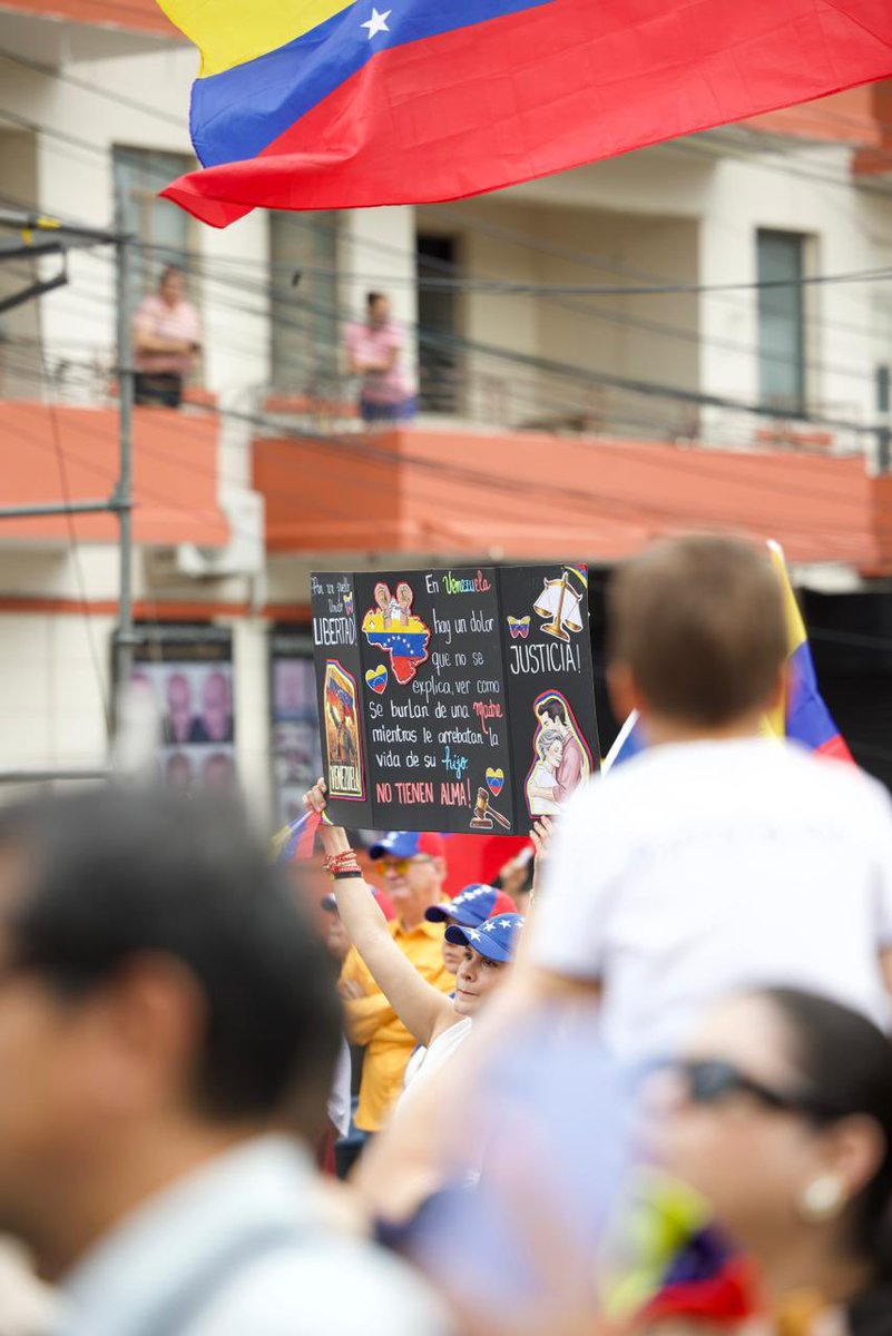 MundoConVzla's tweet photo. Por ellos, 
Para que puedan volver, 
Para que puedan criarse en una Venezuela libre y con oportunidades 🫂🇻🇪

Por ellos, vamos a recuperar nuestro país #ALaVenezolana https://t.co/w79P40XYgC