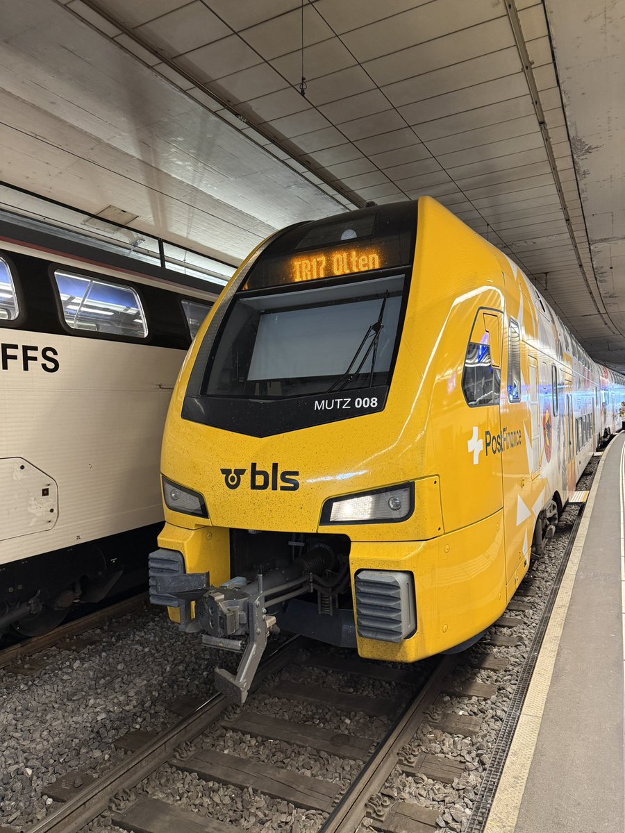 matzelokf's tweet photo. Tag 1 von 6, zusätzlich arbeiten damit die Züge fahren. Zuerst IR nach Olten, nach der kleinen Pause ging es nach Schwarzenburg und dann den Mika in der Abstellanlage Bümpliz Süd abstellen und dann nach der kleinen Pause noch einmal S4 nach Langnau. #BLSAG https://t.co/ZNZafFxjxL