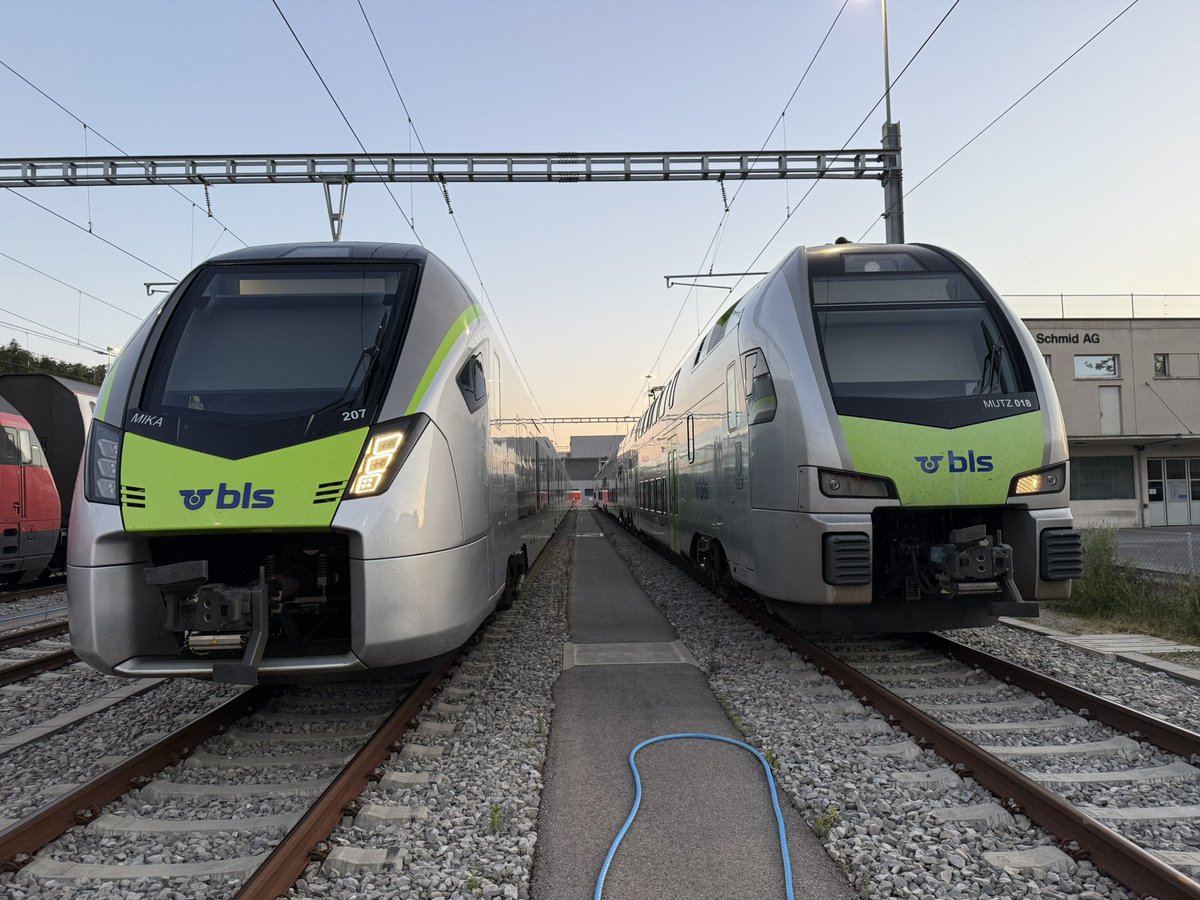 matzelokf's tweet photo. Tag 1 von 6, zusätzlich arbeiten damit die Züge fahren. Zuerst IR nach Olten, nach der kleinen Pause ging es nach Schwarzenburg und dann den Mika in der Abstellanlage Bümpliz Süd abstellen und dann nach der kleinen Pause noch einmal S4 nach Langnau. #BLSAG https://t.co/ZNZafFxjxL