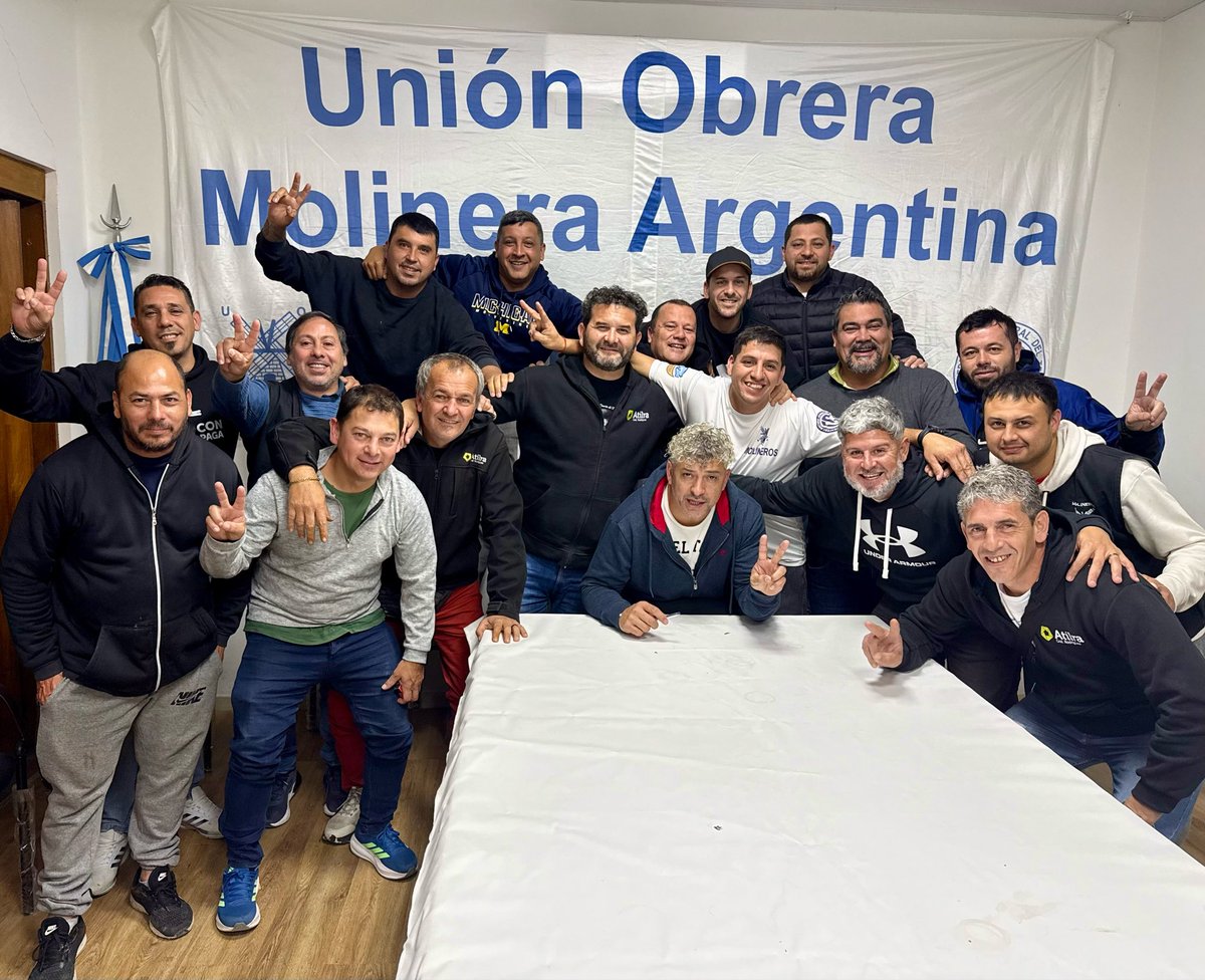 heberjrios's tweet photo. Ayer tuvimos la enorme alegría de compartir una jornada de encuentro y reflexión junto a los compañeros de Molineros Seccional Luján, quienes nos abrieron las puertas de su nueva sede.

Quiero agradecer profundamente la invitación y el cariño con el que nos recibieron. Ver crecer a una organización hermana, que acompañamos desde sus primeros pasos, nos llena de orgullo y reafirma que cuando hay convicciones, compromiso y solidaridad, no existe obstáculo que pueda detener a la clase trabajadora.

Con los compañeros de Molineros no solamente compartimos años de militancia y lucha en la calle; también nos unen valores, una mirada común sobre la realidad y la certeza de que los derechos conquistados no se entregan ni se negocian.

Conversamos sobre el difícil momento que atraviesa la industria nacional, el impacto que sufren la producción y el empleo, y la avanzada permanente del gobierno nacional contra las conquistas históricas de los trabajadores. Frente a este escenario, coincidimos en que tenemos la responsabilidad de organizarnos, involucrarnos y construir una alternativa política que vuelva a poner en el centro de la escena a la clase obrera y al pueblo trabajador.

Son tiempos complejos, pero también momentos donde más necesaria se vuelve la unidad. Porque cuando el movimiento obrero camina unido, con solidaridad y conciencia colectiva, siempre encuentra la fuerza para defender lo que le pertenece a los trabajadores.

Gracias compañeros por el recibimiento y por seguir construyendo, codo a codo, la esperanza de una Argentina más justa.