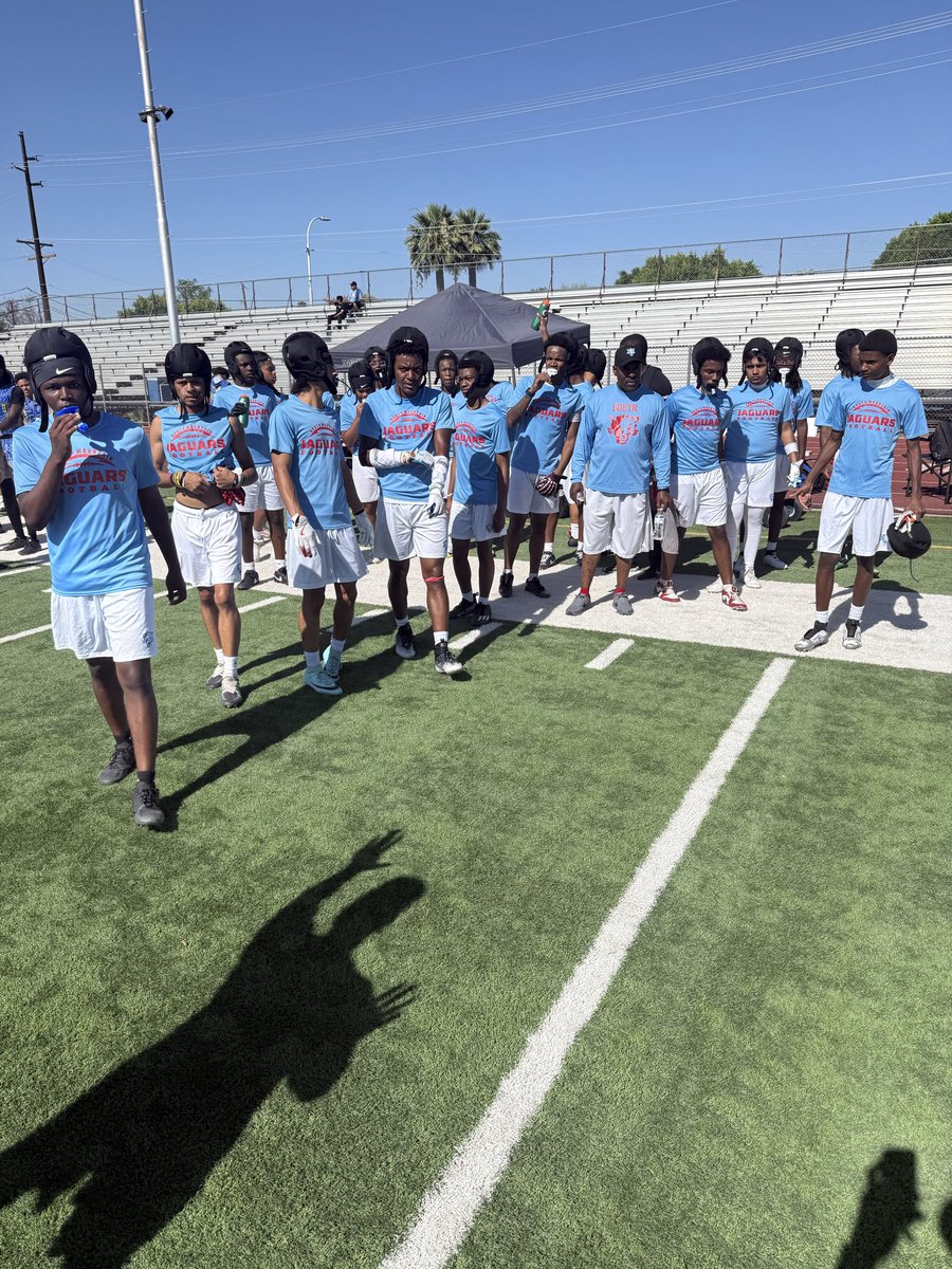JustServeCoach's tweet photo. Special Thank you to @CoachFoster14 for hosting the Memorial Day 7 on 7 Tournament at Camelback. Really good competition out there.
Very proud of my boys from “The Mountain”. Showed up for each other, Competed well, and Won the Championship. 

#HuntEveryday

#ShowUpForUs https://t.co/LA4i6TBL3v