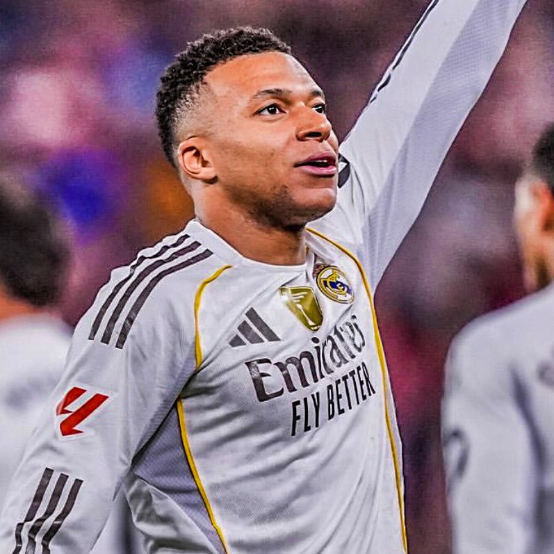 TheGoalsZoneHQ's tweet photo. 🚨🗣️ Kylian Mbappe: "Real Madrid should make everyone play around me, if they pass me the ball everytime I would surely win them the League and UCL". https://t.co/41KXRo3PGI