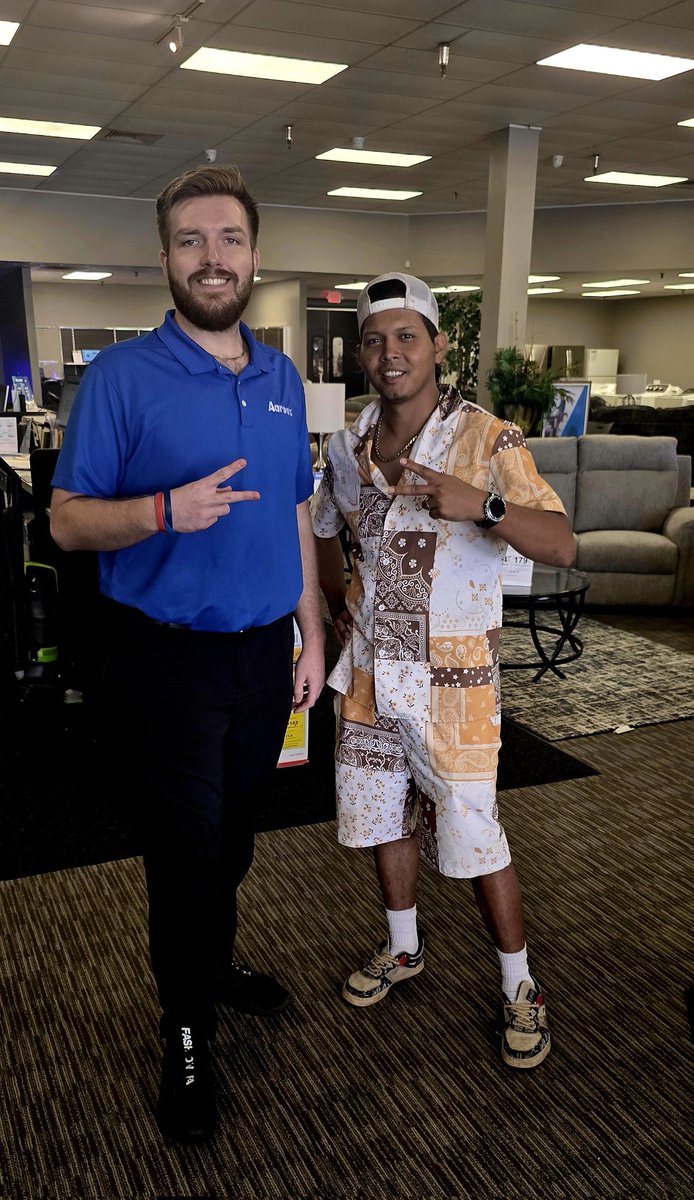 jkam1997's tweet photo. Muy pronto, Video Con @MrBeast 🤑🤑🤑 https://t.co/NO50lB2xZU
