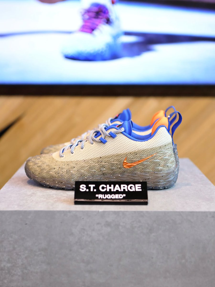 JustFreshKicks's tweet photo. Nike did their thing with these 😮‍💨 https://t.co/ubK4v81Iit