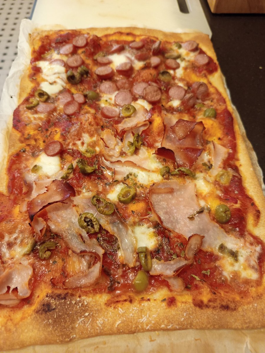 AnthonyTorongo's tweet photo. Some more pizza porn, tonight i made a delicious homemade thin crust, hot dog, chicken breast and green olive pizza. https://t.co/ad92MzgDh2