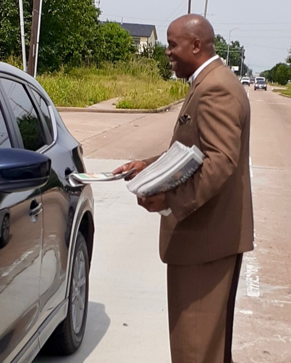 BrotherQiyam's tweet photo. ๐บ #TruthTrafficking: Another blessed push this morning in the Southeast Houston streets alongside Student Southwest Regional Captain Stephen Muhammad, Brother @lintonmuhammad and Brother Levester Muhammad. We had a joyous time spreading @TheFinalCall โฆ https://t.co/q01gZ7rHSY https://t.co/TRUUyKwSft