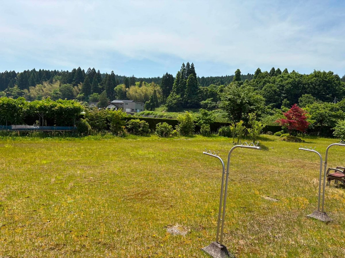 e_naikan's tweet photo. 廊下のカーペットを片付けて、研修所が夏仕様になりました🌿
田んぼにも水が入り、窓を開けると心地よい風が通り抜けています。
光と風、鳥の声に包まれながら、静かな時間が流れています✨

北陸内観研修所
https://t.co/90eBjrnLCI

#北陸内観研修所
#内観法
#集中内観
#心を整える
#夏 https://t.co/aUFkOTps2t