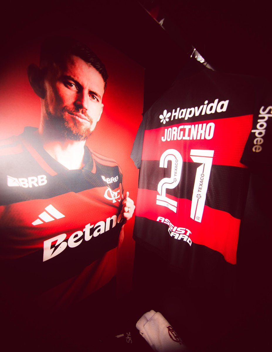 Flamengo's tweet photo. Nosso #Vestiário está pronto para receber o Mengão! 🟥⬛️ #FLAxPAL https://t.co/4NphHJMDHs
