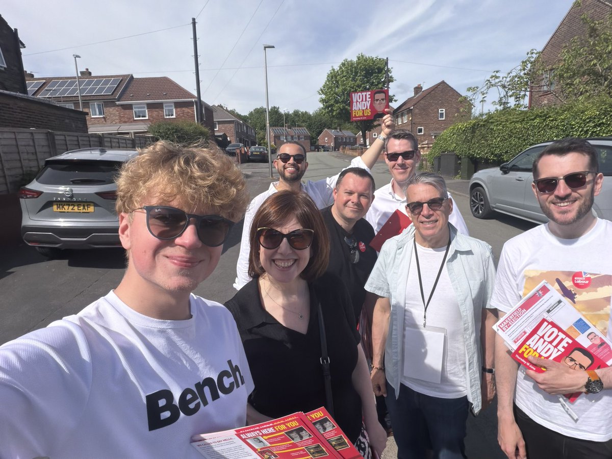 RyanThomas_Q's tweet photo. Great to be out with some familiar faces in Makerfield today, including (but not limited to!):

@PaulJSweeney, @JoeJFagan, @LucyMPowell &amp; @AJogee 

Great to see the King of the North @AndyBurnhamGM too! We’re all behind you Andy!! #ForUs https://t.co/foyozzj6H0