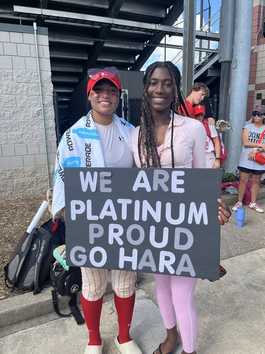 FPXHigdonCarr's tweet photo. Our girls love to support each other! Today @ahmad_jr_xahara was playing for a State Championship and her #FPX sisters showed up to support her! She hit homerun #14 of the season too! @Jaeda_Rocks @AddiS_2028 @AdriannaR2028 @grassmonkey6 @CalieahR2028 https://t.co/qInfxMgsqs