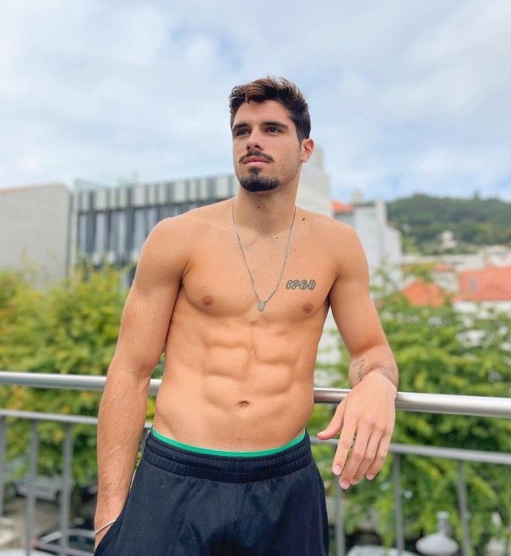 wtfsbbb's tweet photo. Temos o jogador mais bonito da copa do mundo, pode entrar Pedro Neto 🫦 https://t.co/oXn6nqExaZ
