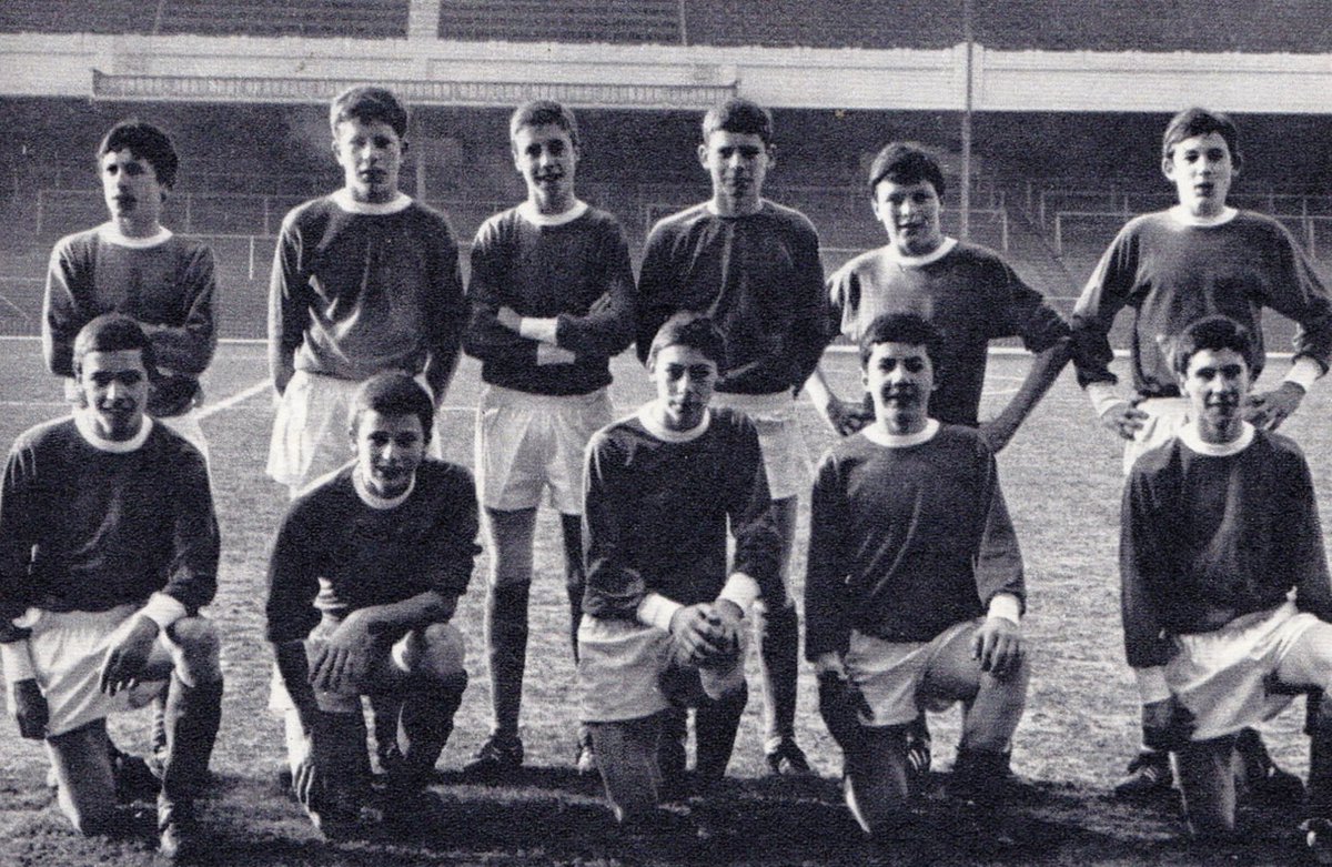 Theleaguemag's tweet photo. Islington schools 1966.
Charlie George front and centre. Micky Droy (who clearly grew quickly later!) back row second from the right. https://t.co/j1waZchkLF