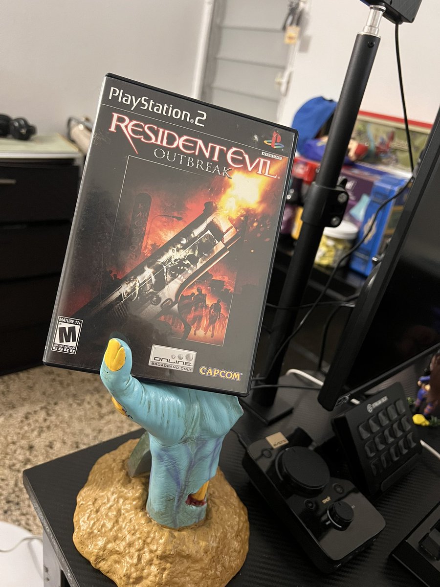 Loadingchris_'s tweet photo. #ps2 #residnetevil #survivalhorror #residneteviloutbreak https://t.co/gMMVUTUL7n