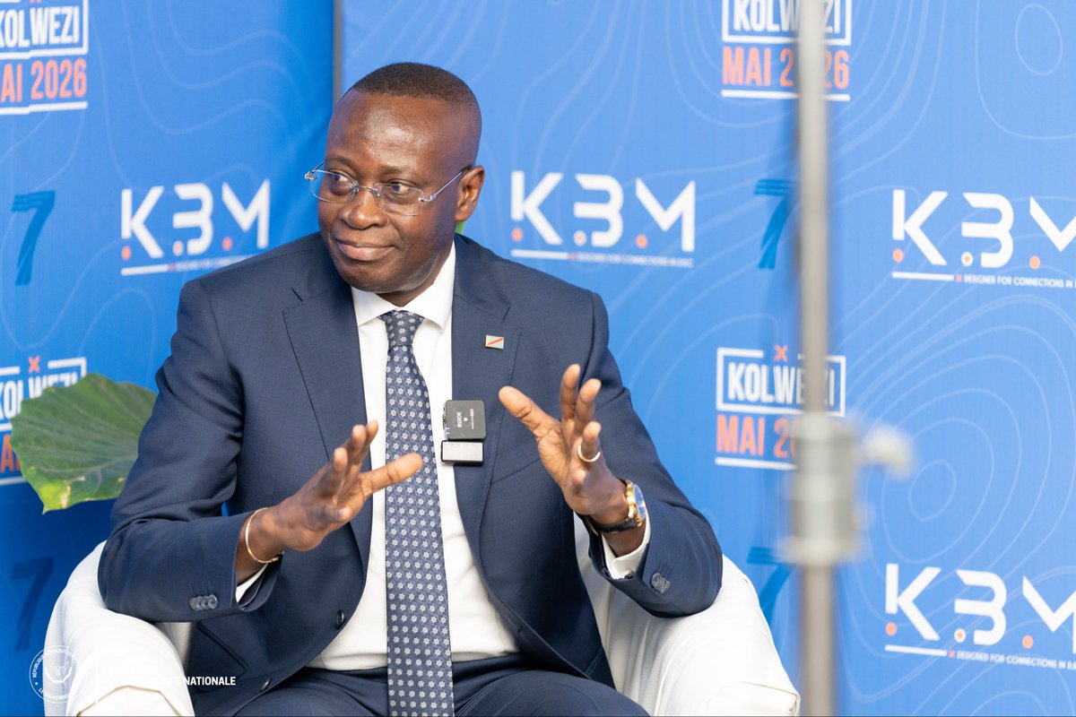 DMukokoSamba's tweet photo. À Kolwezi, au #KBM2026, nous avons réaffirmé une ambition claire : faire de la RDC une terre d’industrialisation et de création de valeur au delà de la simple extraction. Heureux d’avoir partagé cette vision aux côtés de Madame la Gouverneure @FifiMasukaSaini, dont l’engagement renforce le positionnement stratégique du #Lualaba, ainsi que de Costas Coursaris Musunka, Président fondateur du Katanga Business Meeting, devenu une plateforme majeure de dialogue économique et d’investissement en Afrique centrale. Le futur durable de l’Afrique se construira par l’investissement, la confiance et des partenariats structurants. 🇨🇩