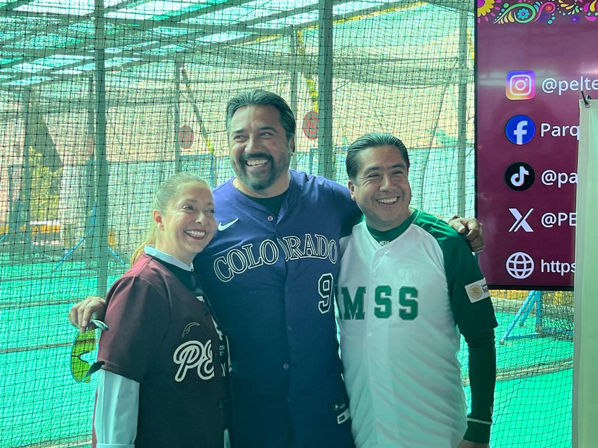 IMER_Noticias's tweet photo. ⚾ El exligamayorista Vinicio “Vinny” Castilla impartirá una clínica de béisbol en el Parque Ecológico de Texcoco.

👧🧒 Con apoyo del IMSS, 250 niñas y niños inaugurarán las canchas de béisbol este domingo 24 de mayo.

📹 Irma Cuevas https://t.co/Jn3wKmSKmu