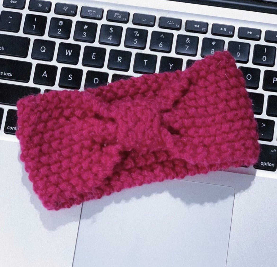 sisiolojuede1's tweet photo. Knitted Headband
Price: N2500
Available colors: Aqua green , mustard yellow and pink
#glowandgobysisiolojuede #selfcareessentials #headband https://t.co/shQo18CXZw
