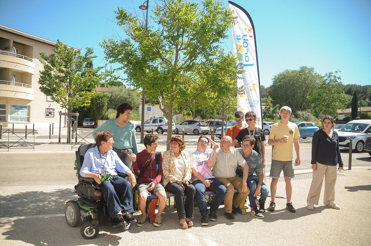 MDAM34's tweet photo. Inauguration du Banc Bavard imaginé et décoré par les jeunes de l’IME La Pinède dans le cadre d’un projet éducatif et citoyen. #jacou https://t.co/0AcQCXOSrh