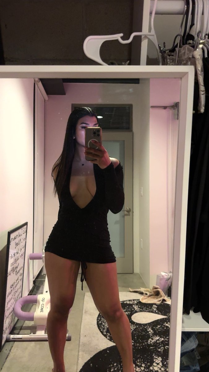 JuliaDBulkss's tweet photo. i was supposed to keep this one in the camera roll https://t.co/iZXaeKTLMQ