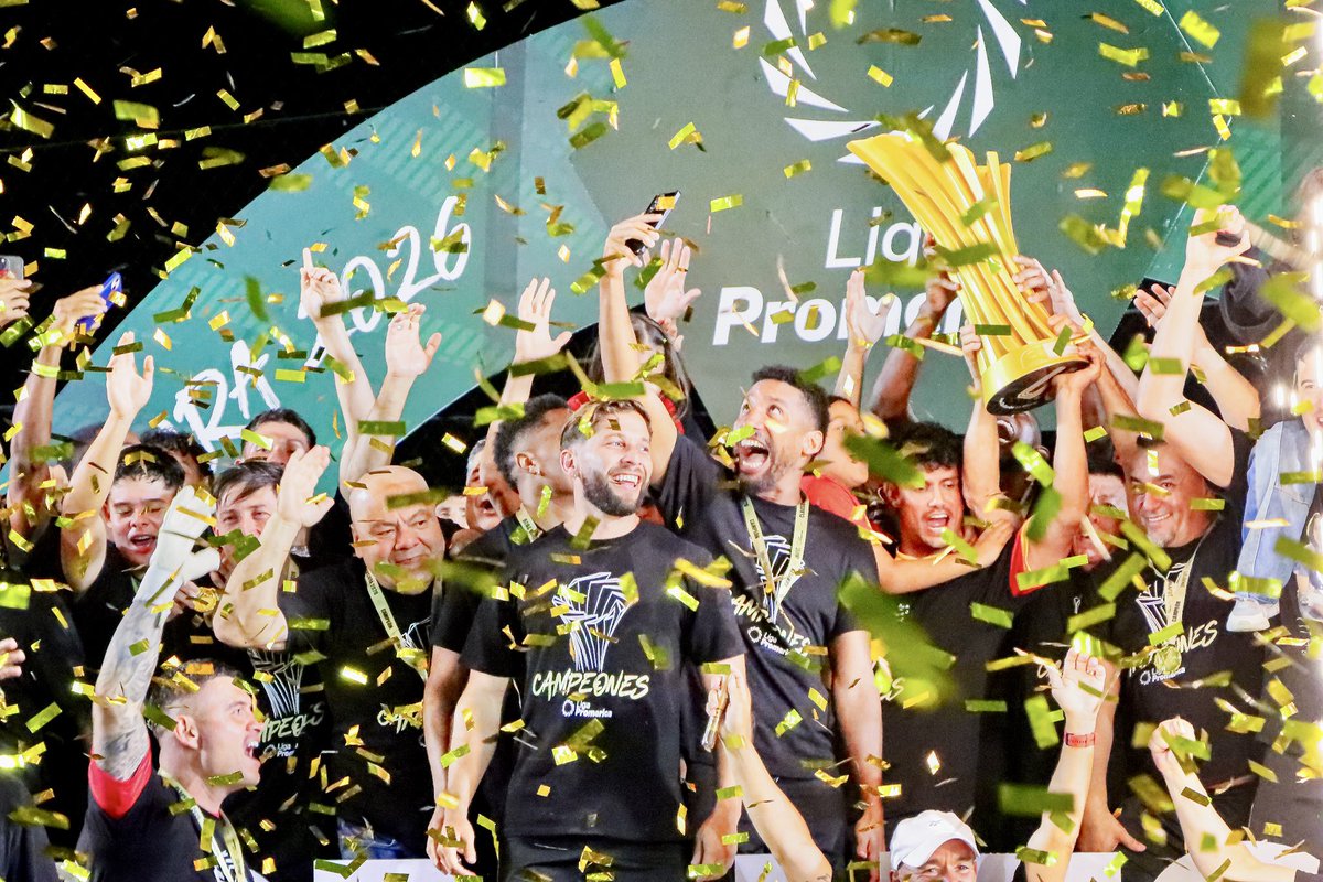 csherediano1921's tweet photo. 🏆 Una semana de la 3️⃣2️⃣ 😍

(Sí, aún no lo supero) 🥹

📸: @kcsportsphotos https://t.co/LXAD9h0482