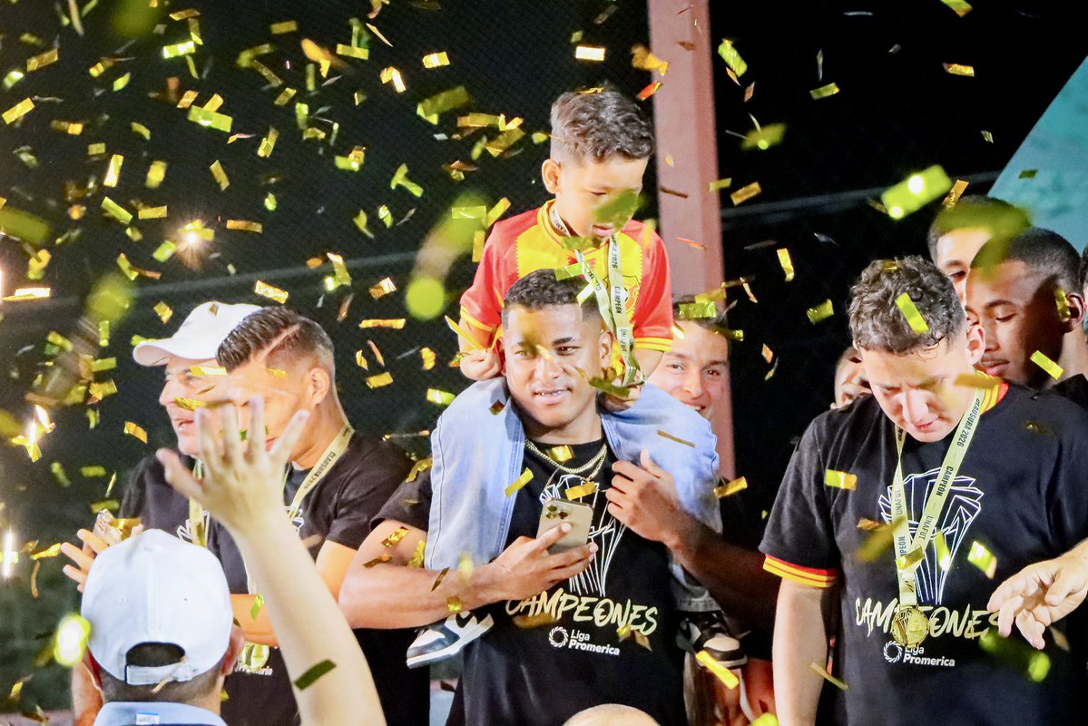 csherediano1921's tweet photo. 🏆 Una semana de la 3️⃣2️⃣ 😍

(Sí, aún no lo supero) 🥹

📸: @kcsportsphotos https://t.co/LXAD9h0482