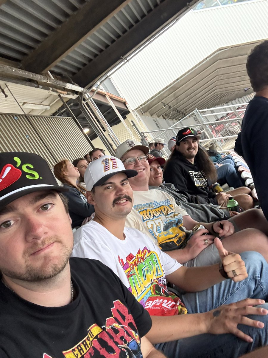JackPharis's tweet photo. Charlotte weather delay! #nascar https://t.co/jI16v56s77