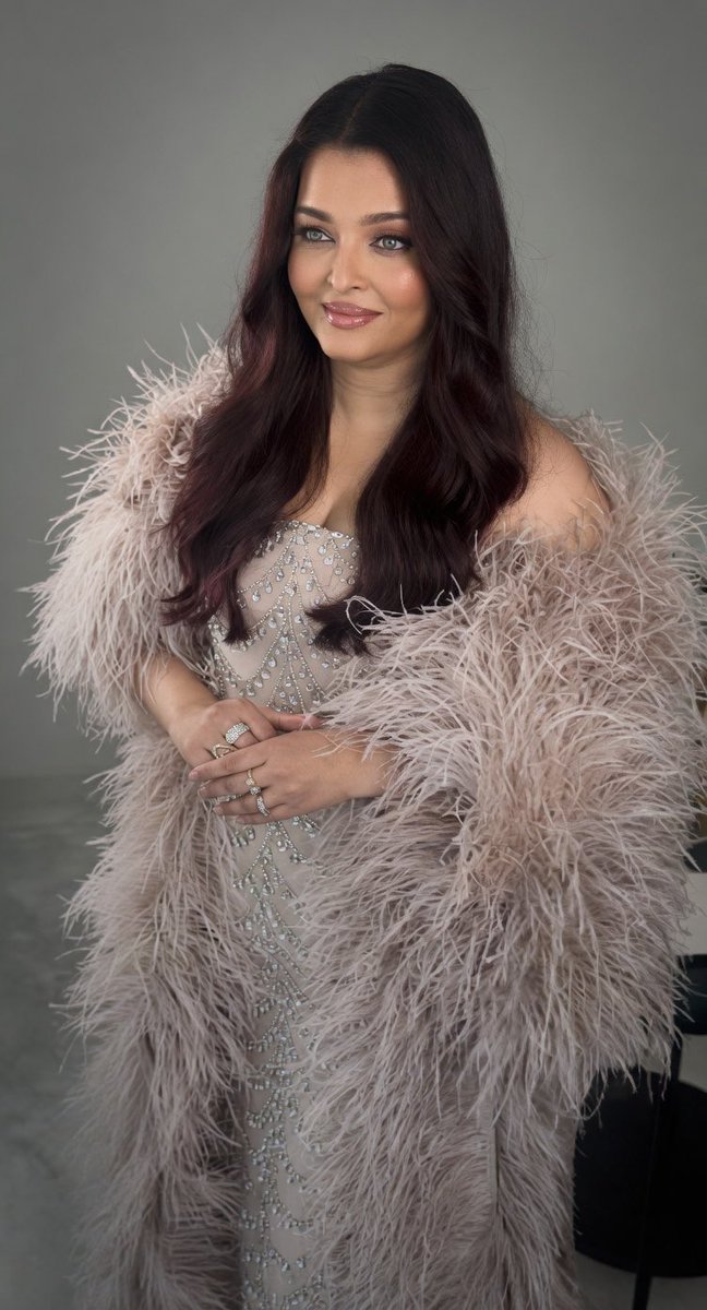 my_aishwarya's tweet photo. Another breathtaking lewk everybody 😍🫦

This would be a red carpet gag too omg ❤️🫦

#AishwaryaRaiBachchan #AishwaryaRai https://t.co/PdaXdc8w1C