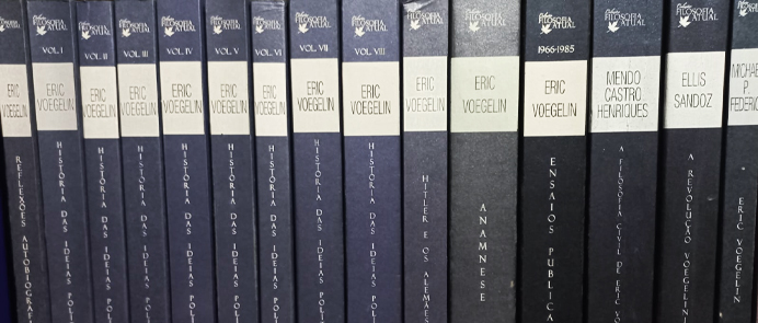 HelkeinFilo's tweet photo. O leitor de Voegelin ganha 10 pontos de QI por livro lido.

Ademais, essa é a minha coleção, pois a editora não se deu ao trabalho de botar uma foto decente na internet. https://t.co/6lWsseLL90