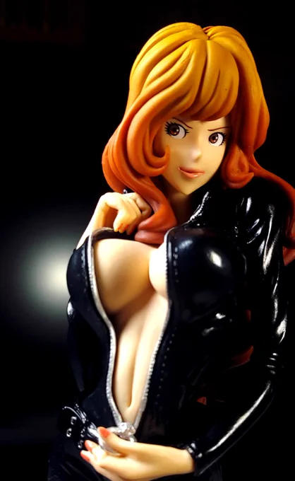 9年も前のプライズフィギュアだが、この不二子、出来よくないか? こんな感じで、クラリス出ないかな。 (半開きのライダースーツを着せろという意味でなく)
