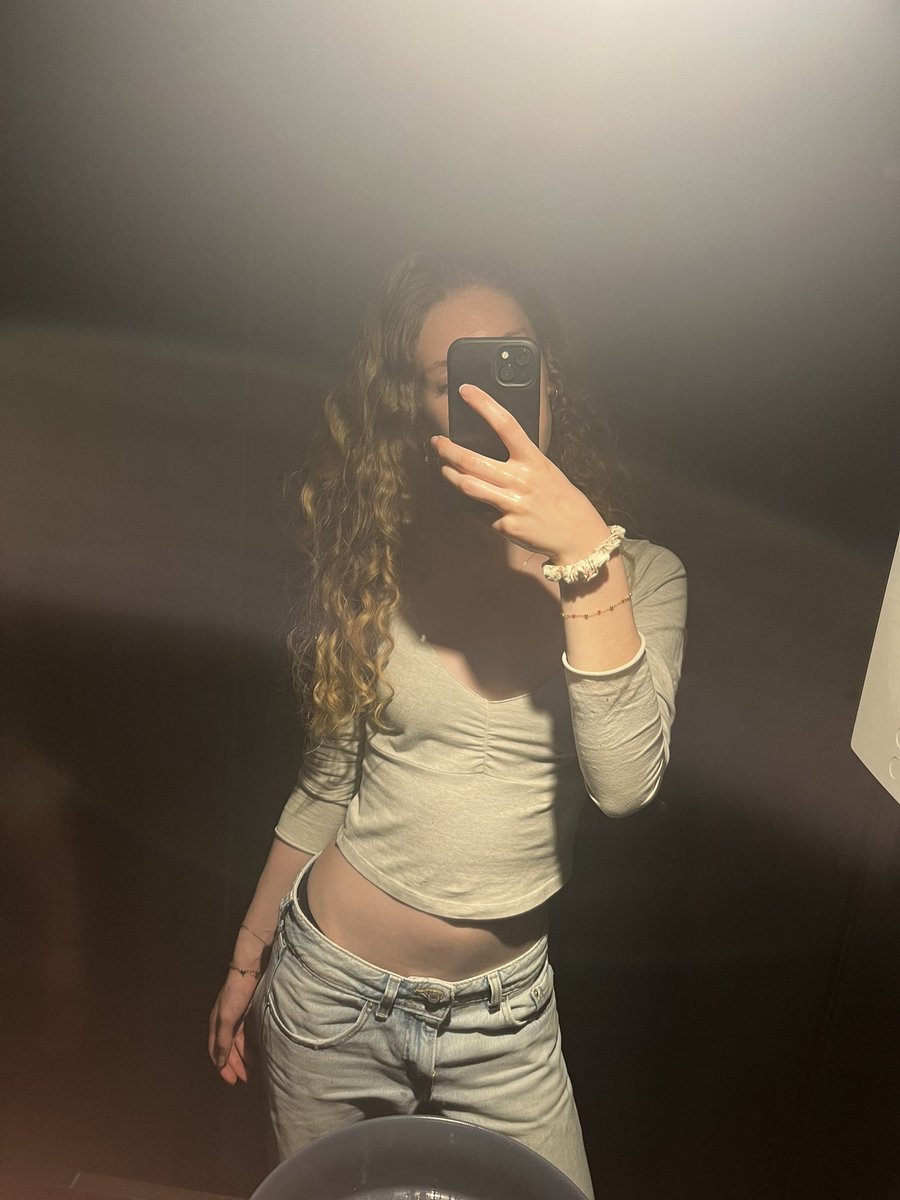 alyaaa 💌 tweet media