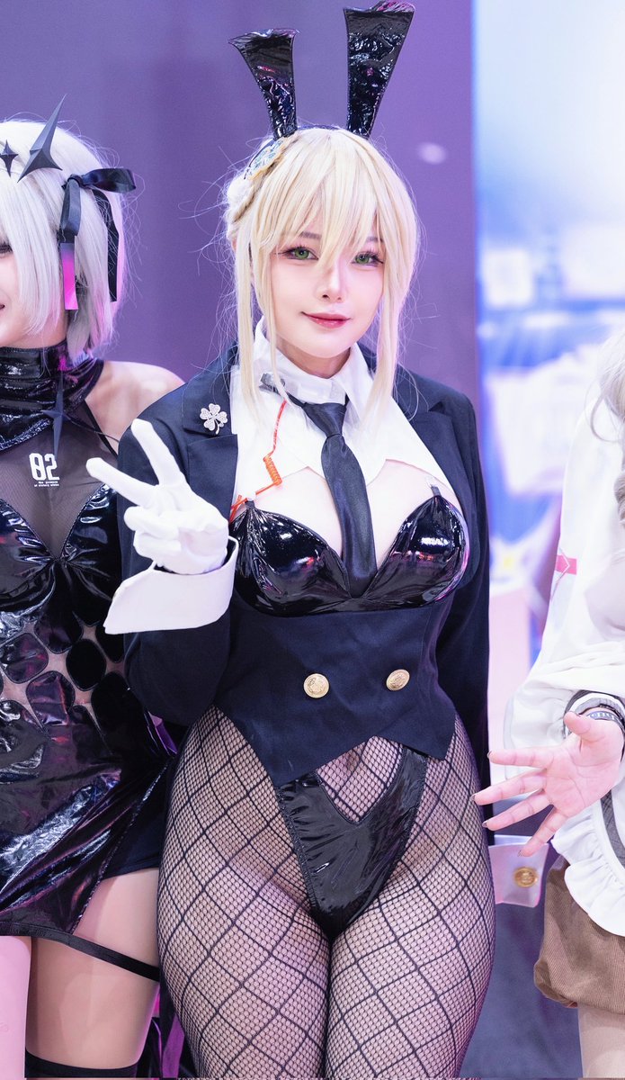 Miar_Cat's tweet photo. Fat Bunny 😁😁😁
Character : Ade Agent Bunny [ Goddess of victory Nikke]
Cosplayer : @Miar_Cat 

#Nikke #goddessofvictorynikke #NikkeCosplay #Cosplay #MiarCat https://t.co/Tvgu4yWisU