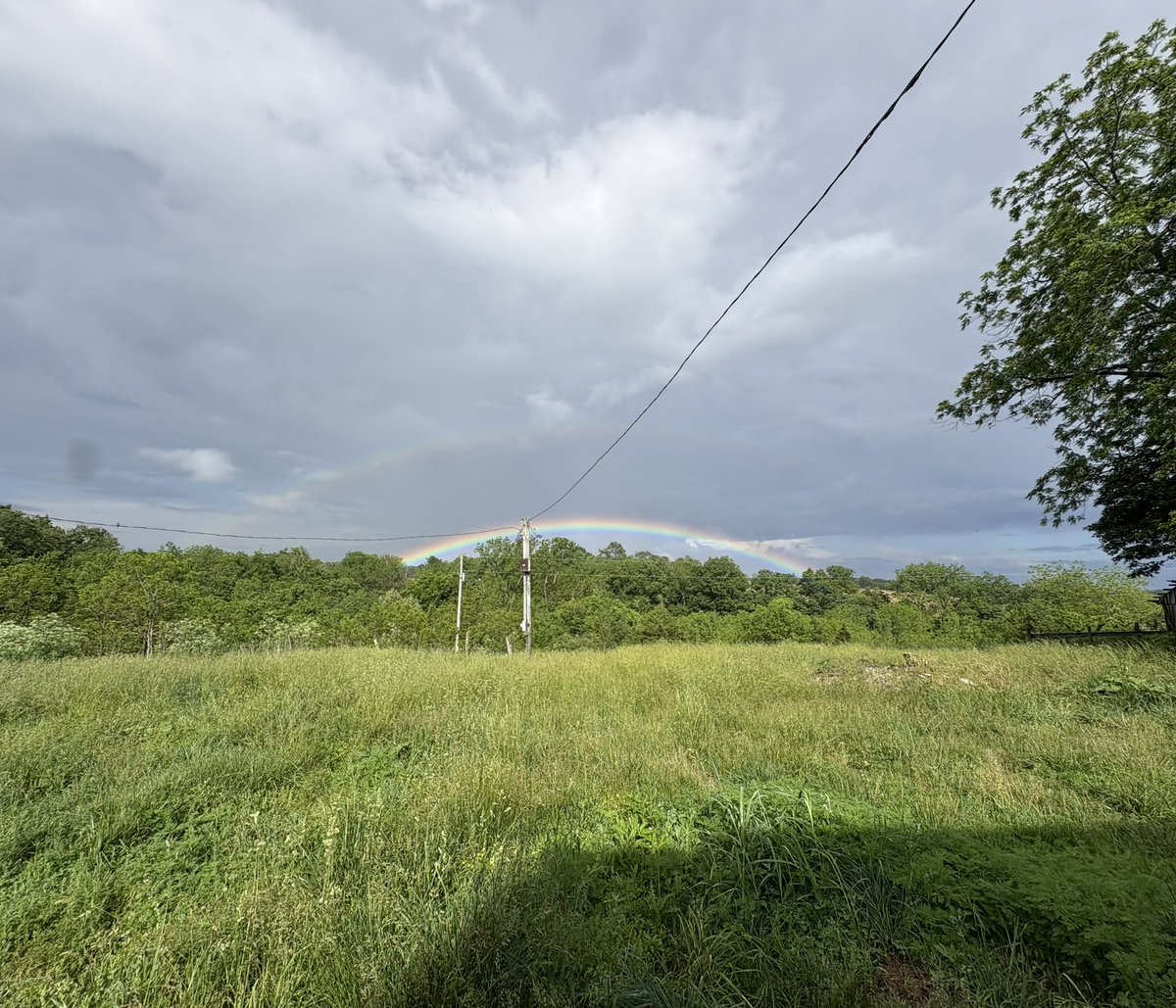 BryceCombs15's tweet photo. Double rainbow in perryville Kentucky @cjwxguy56 @Kentuckyweather @jloganwxguy @PaydenHinkle https://t.co/1PXIRhWBaA