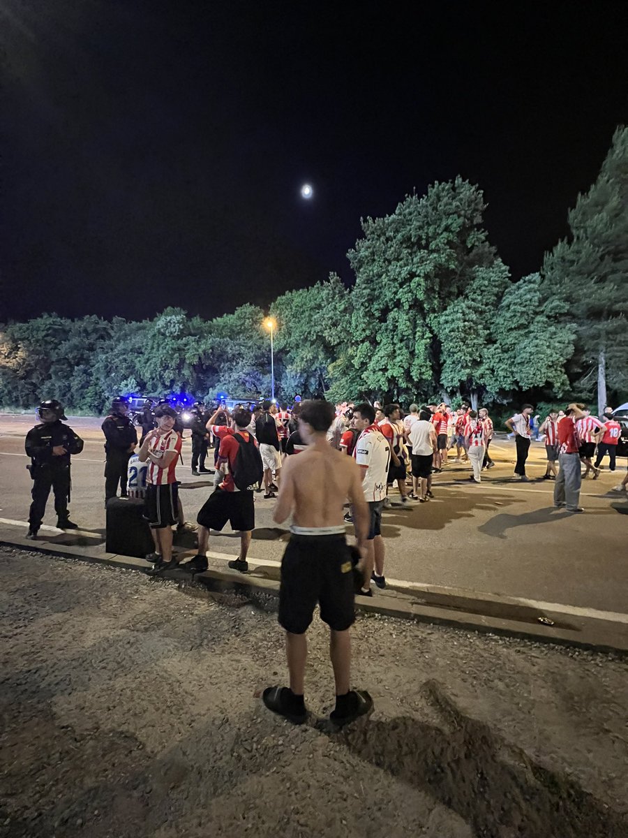 laaiaa__'s tweet photo. que haguem d’acabar així al nostre propi camp és vergonyos. Era dia per deixar clar que ha de ser NETEJA DE DIRECTIVA I PLANTILLA. Ens heu portat a segona desgraciats!!!!!!! https://t.co/m3w5FlG8x0