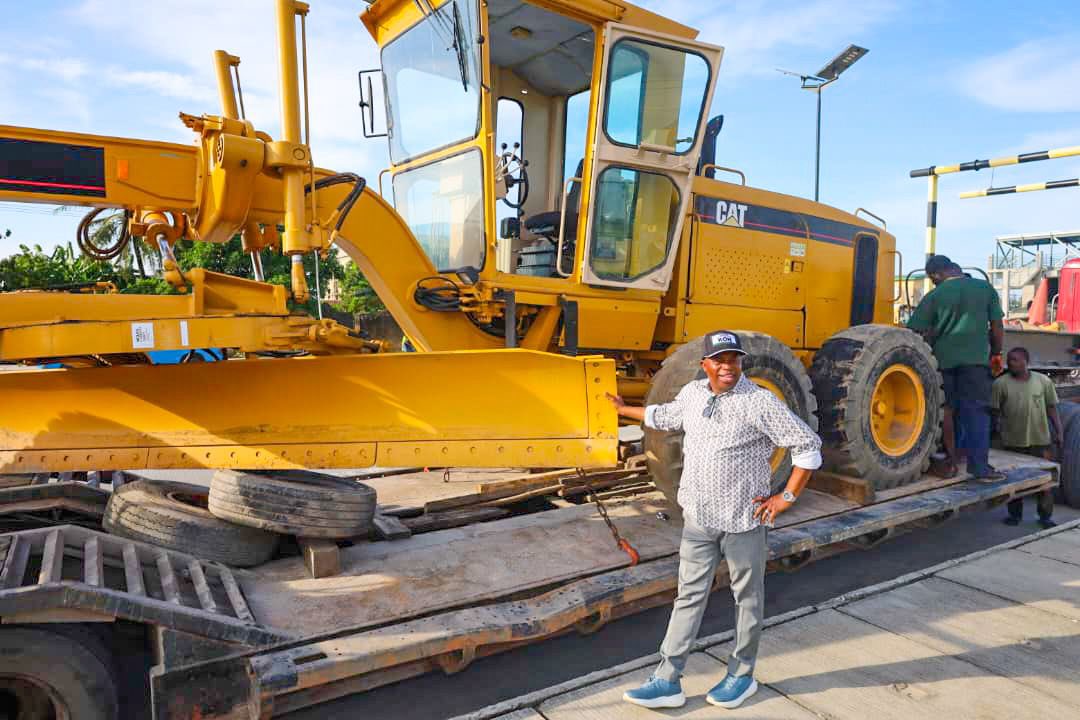 Olowajaja's tweet photo. I am pleased to announce the delivery of a brand new Waste Compactor Truck and a Motor Grader for continuous road maintenance and improved waste management services.
@Mr_JAGs @woye1 @tokunbo_wahab @followlasg @LasgMOE @Riddwane @Onsogbu @Midatlblog @Omojuwa @renoomokri https://t.co/W2CnmwvYlF
