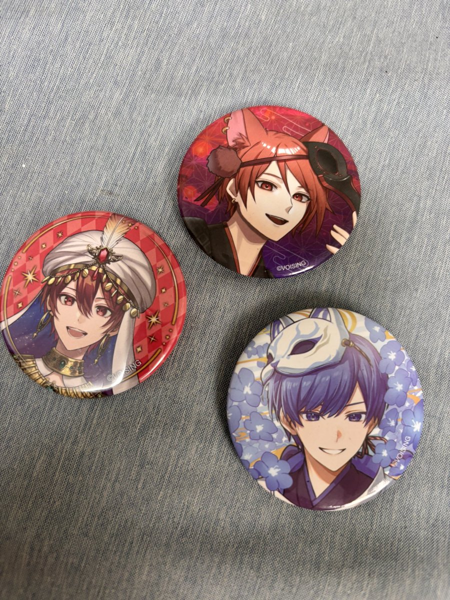 sakanooyle's tweet photo. 訳あって潰れてしまった缶バッジです　
捨てるには心が痛むため誰か貰ってくれませんか？
交換or無料でお譲りします
#いれいすグッズ https://t.co/VtASccqI55