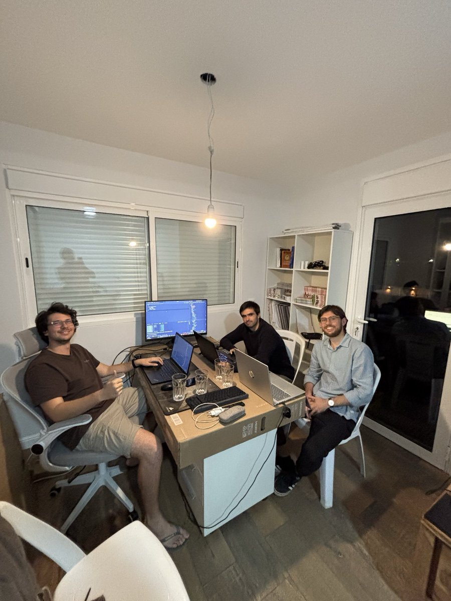 flmdev's tweet photo. No hay nada mejor que construir cosas con amigos. 

Todo empezó con un asado entre nosotros y ganas de crear cosas juntos con algunas ideas. https://t.co/RHzLkbhXGT