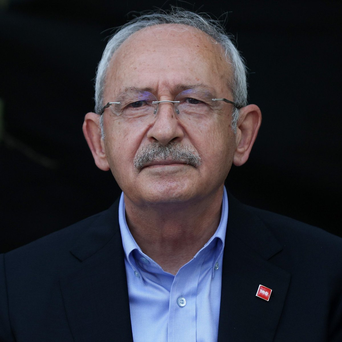 pluetonemedia's tweet photo. Rahmetli Celal Kılıçdaroğlu: 

“Abim adam olmaz canlarım.” https://t.co/gra6Dj1R43