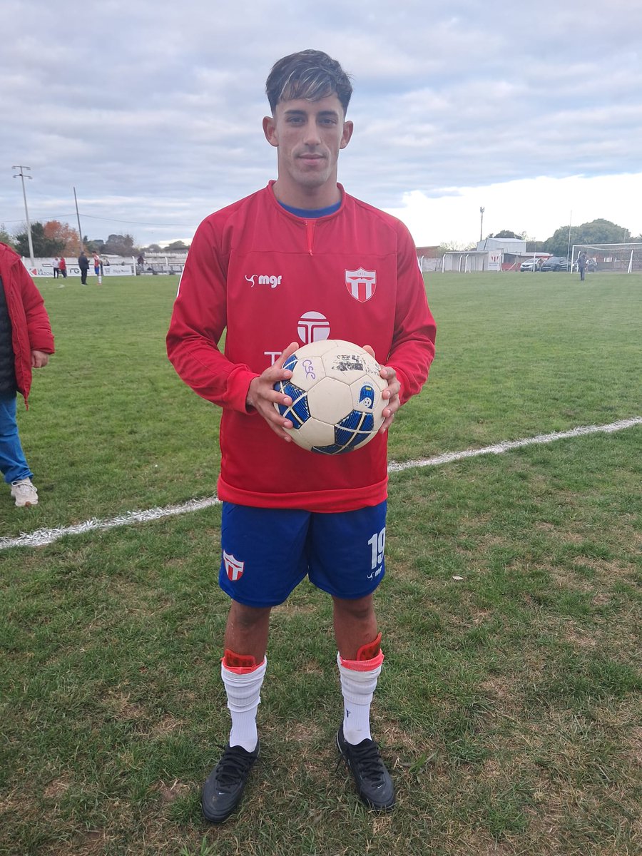 gildocabrera's tweet photo. EL "TANQUE" MARTIN LAZO SE LLEVÓ LA PELOTA
Por la tercera fecha en #CopaA @copadeclubesOFI @OFIUruguay @clubsancarlos goleó a huracán de 33 por  6 a 0. El "Tanque" se llevó la pelota. Convirtió a los 7' 22' y 63' minutos. Llegó a 5 goles en la Copa. Martin Lazo intratable !!! https://t.co/tkZREm9q47