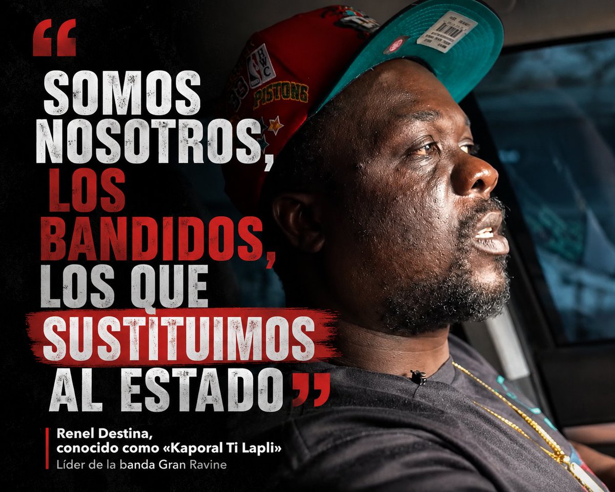 JacoboG_Ecu's tweet photo. “Somos nosotros, los bandidos, los que sustituimos al Estado”.
Cuando el estado desaparece, los criminales ocupan funciones propias del Estado: controlan territorios, cobran “impuestos”, regulan quién puede circular y administran castigos. 
El crimen organizado deja entonces de ser solo delincuencia y se convierte en una soberanía paralela. Las bandas ofrecen protección, empleo, identidad y orden armado allí donde el Estado ya no llega.
La población termina viviendo bajo una lógica feudal: ya no obedece a leyes impersonales, sino a hombres armados que gobiernan barrios enteros mediante miedo y dependencia.
Lo más peligroso es que la destrucción del Estado rara vez ocurre solo por debilidad o abandono. Muchas veces son las propias élites políticas y económicas quienes degradan deliberadamente las instituciones cuando financian bandas armadas para proteger negocios, controlar territorios, intimidar rivales o conservar poder. 
El crimen organizado no crece al margen del sistema: crece porque sectores del poder lo alimentan, lo utilizan y luego pierden el control sobre él. Al final, las élites que privatizan la violencia terminan destruyendo el mismo Estado que les garantizaba estabilidad, mientras la sociedad queda atrapada entre corrupción arriba y terror armado abajo.
https://t.co/j67SHbN0k4