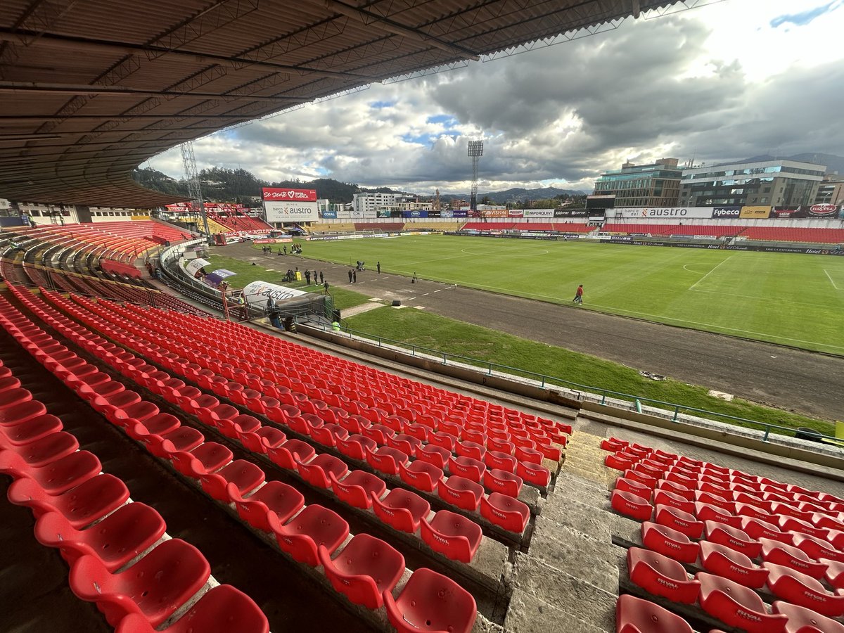 fbejarano01's tweet photo. Empezando el feriado con buen futbol, Deportivo Cuenca vs Liga de Quito…                #deportivocuenca #ligadequito #futbol https://t.co/mi7b4sQC2j