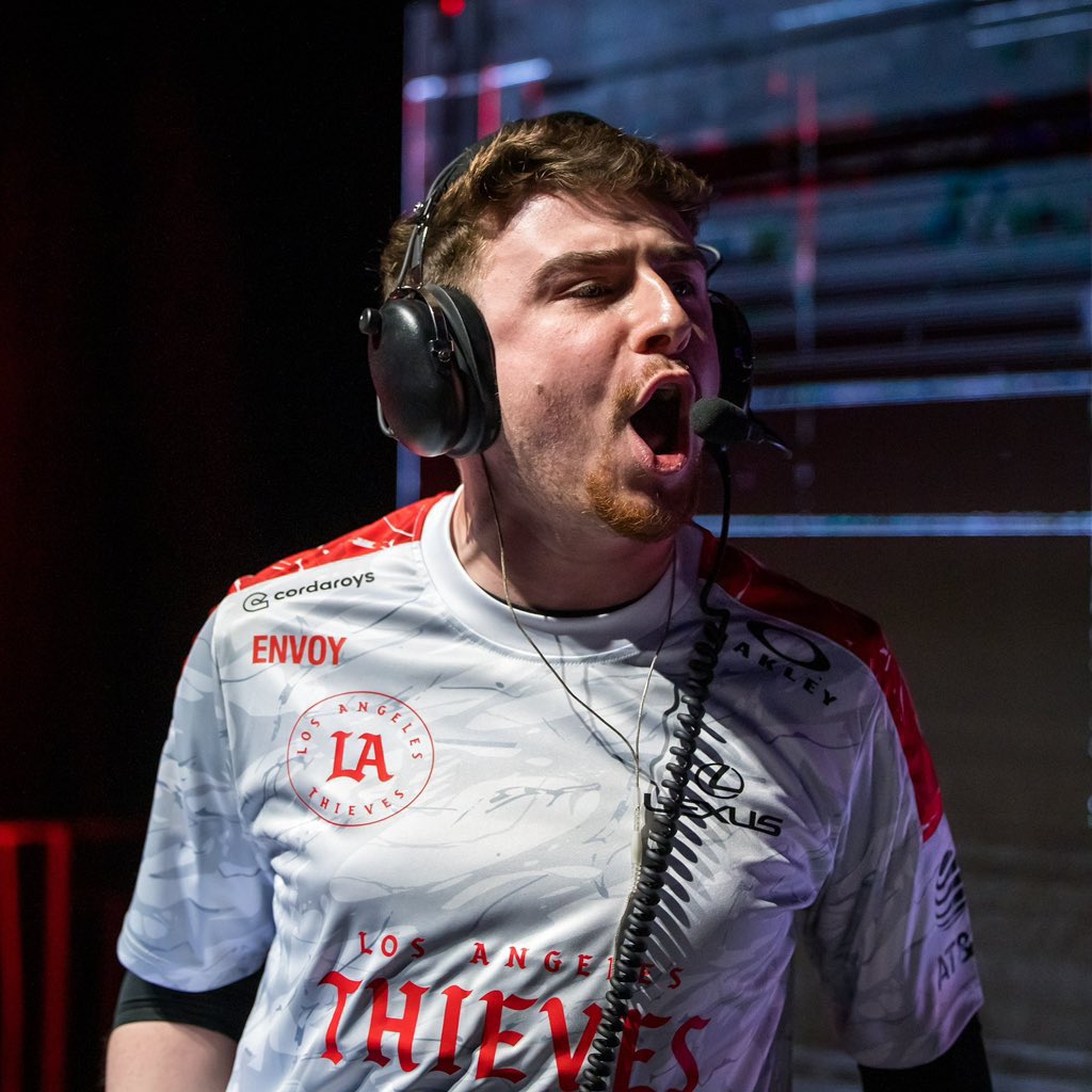 CoD Clipped tweet media