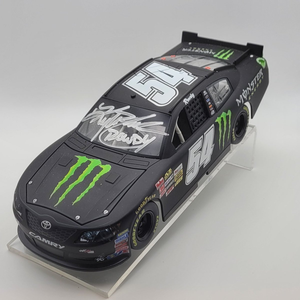 chip28018's tweet photo. @SethEggert91 @NASCAR @NASCAROReillyAP @iRacing @KyleBusch Hard to pick out a individual moment. He was always so nice to me at the meet and greets. I asked him once if he would add "rowdy" to a car and he said sure thing bud! https://t.co/5VuA4eYiLK