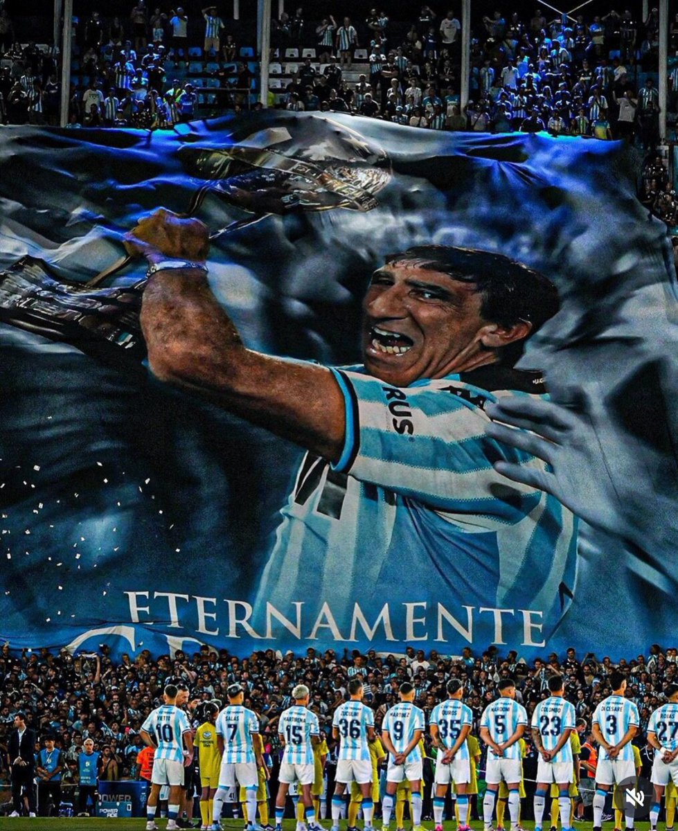 Agus_Tisera's tweet photo. La gente no olvida. 

Viniste, ganaste e hiciste historia. 

Muchas gracias toda la vida Gustavo, Racing es tu casa. https://t.co/TBc12yY0vV