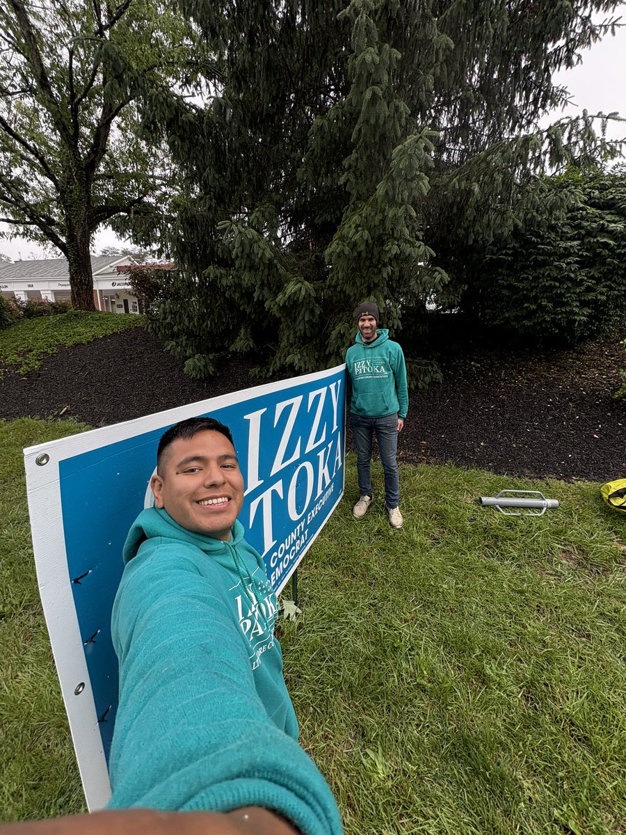 CouncilmanIzzy's tweet photo. Rain or shine, we’re knocking doors, installing signs and meeting residents where they are every day.  

Nothing is going to stop us from showing up and connecting with voters to learn about the issues affecting them — one door and conversation at a time. https://t.co/6SMdvJGhBb