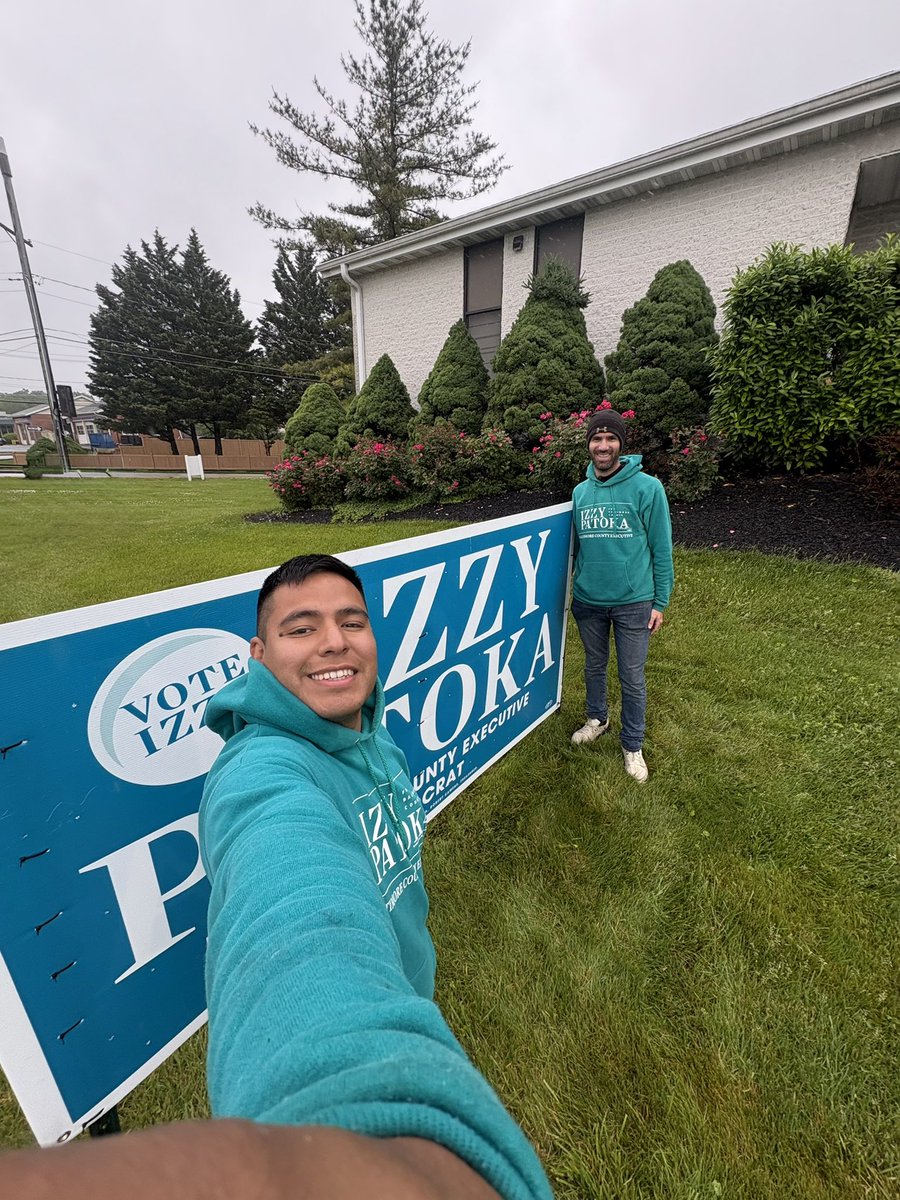 CouncilmanIzzy's tweet photo. Rain or shine, we’re knocking doors, installing signs and meeting residents where they are every day.  

Nothing is going to stop us from showing up and connecting with voters to learn about the issues affecting them — one door and conversation at a time. https://t.co/6SMdvJGhBb