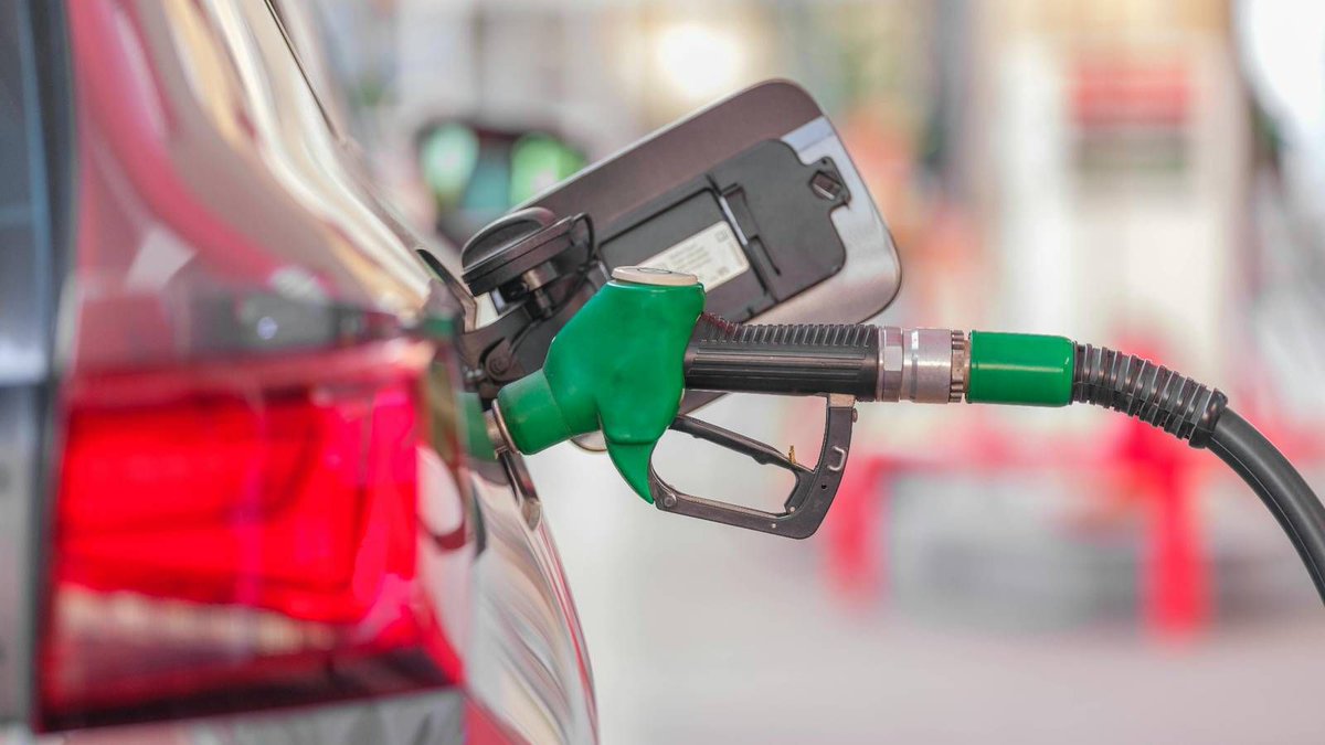 TModded's tweet photo. With gas prices so high, every drop counts. #gasprices #carshttps://carbuzz.com/best-ways-to-improve-gas-mileage/ https://t.co/AB4n5Gai5V