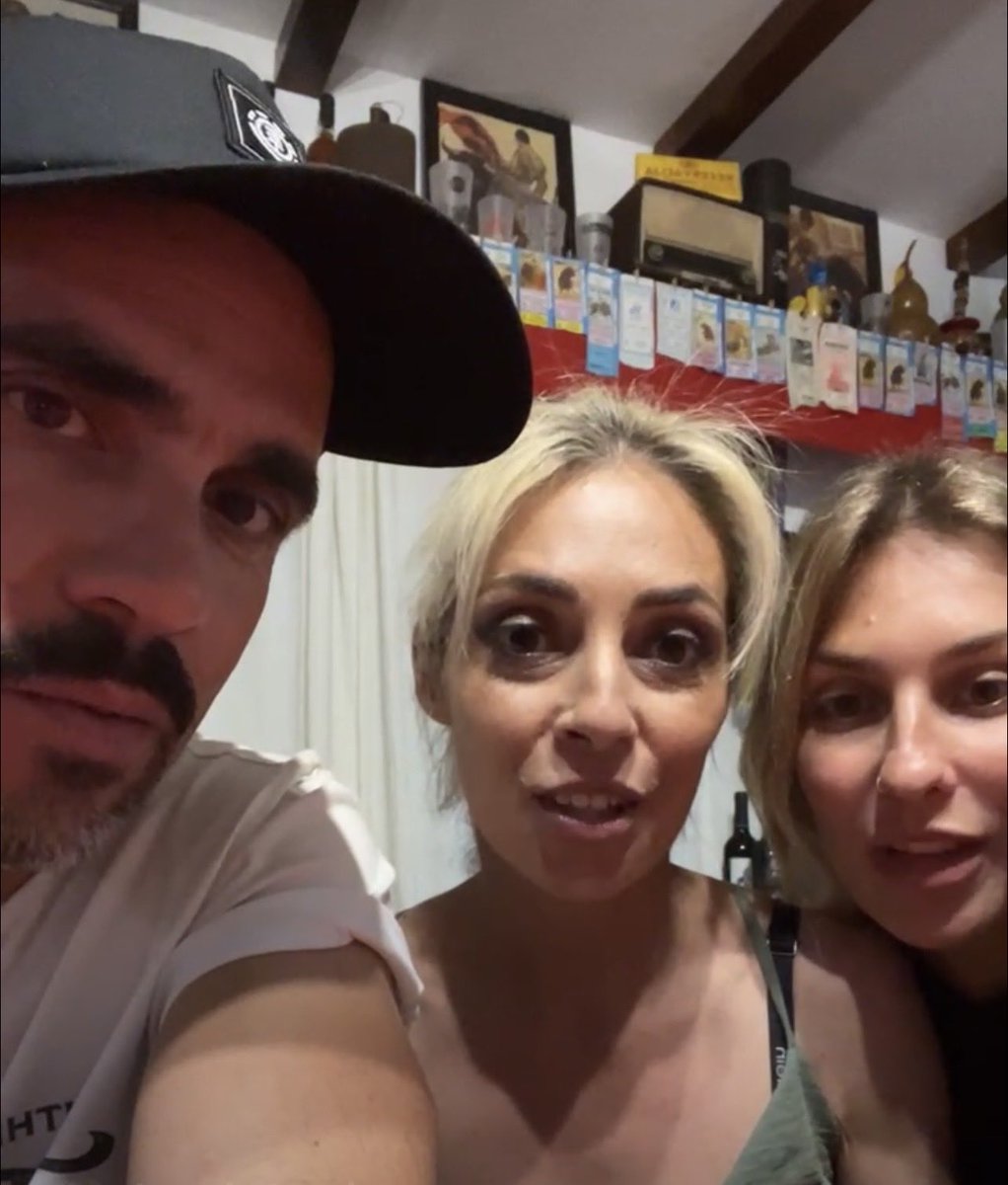 withbiazinha's tweet photo. O TRIO DE MILHÕES REUNIDO🔥🔥
#1companhia https://t.co/E8u3Mg1JiG